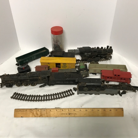 Lot of Vintage American Flyer Train, Cars & Accessories