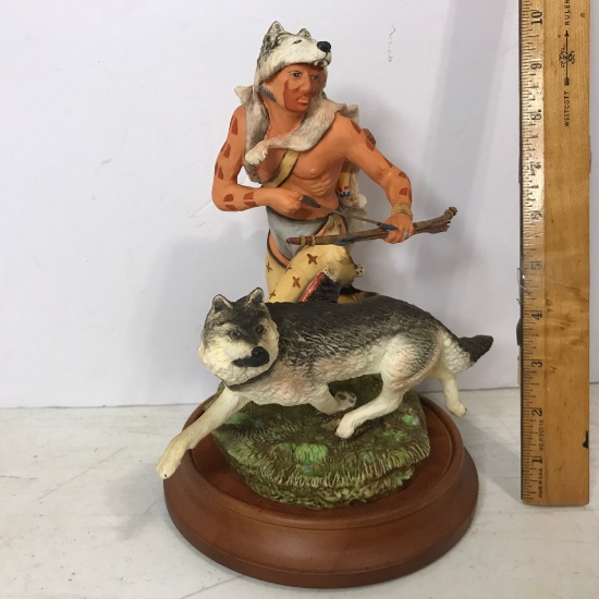 1989 Fine Porcelain Hand Painted "Wolf Runner" By the Franklin Mint