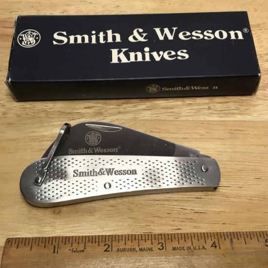 Smith & Wesson Pocket Knife w/Box