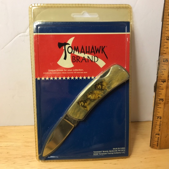 Tomahawk Brand Pocket Knife w/Wolf Design