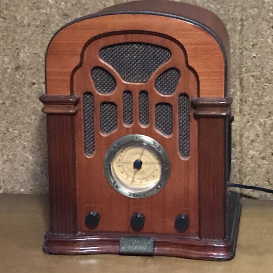 Old Fashioned Looking Radio & Cassette Player by Thomas Model 411A