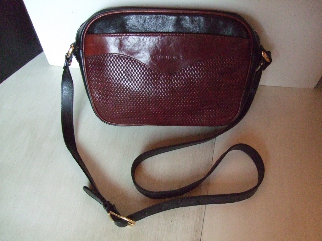oroton sling bag