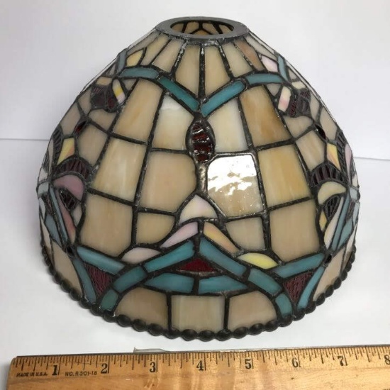 Impressive Signed Dale Tiffany Stained Glass Lamp Shade in Excellent Condition