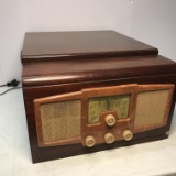 1950 Sentinel Record Player & Radio