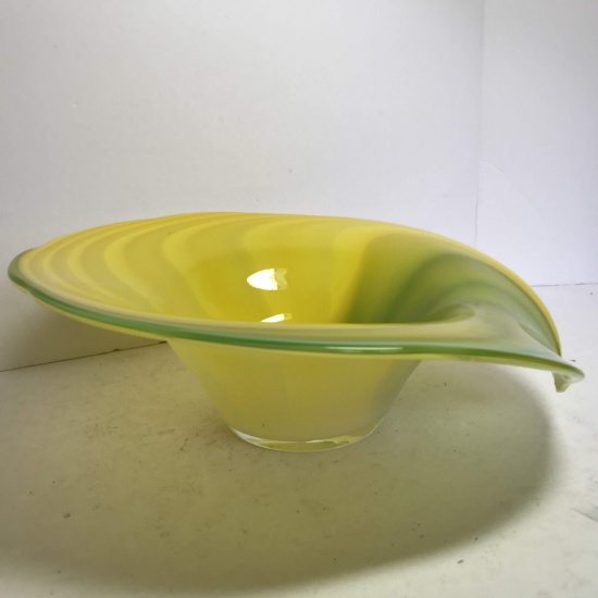 Pretty Yellow & Green Art Glass Bowl