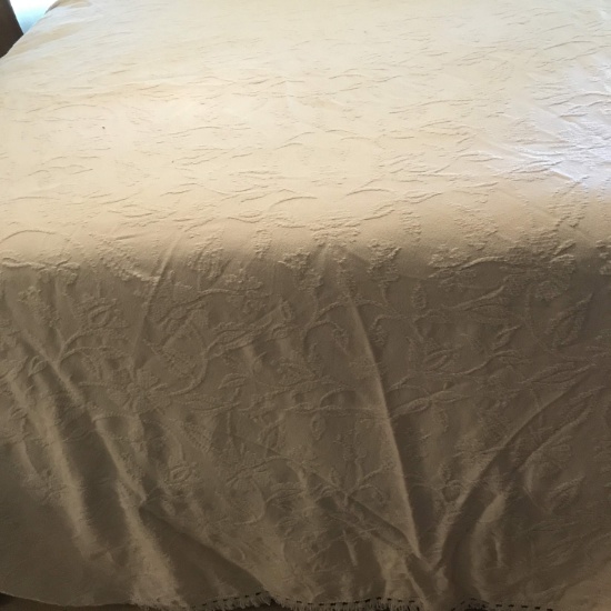 Vintage Ivory Bedspread - Full Size