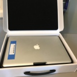 15” MacBook Pro Laptop with Charger - works