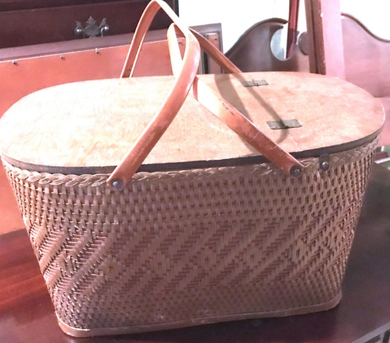 Vintage Redmon Peru. Ind. Picnic Basket Full of Picnic Items