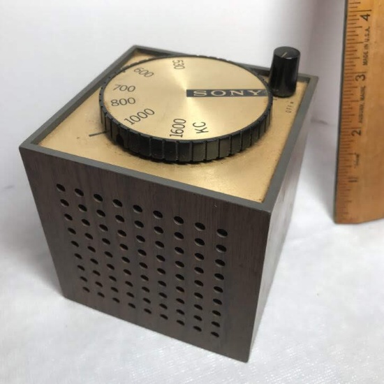 Vintage Sony Transistor Radio Model TR-1819