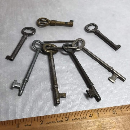 Lot of Antique Skeleton Keys