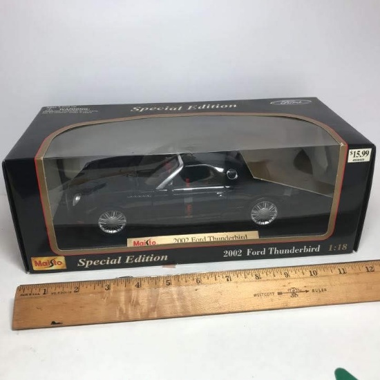 Maisto Special Edition 2002 Ford Thunderbird SCALE 1:18 - In Box