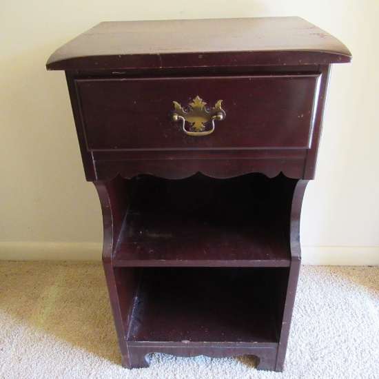 Hickory Mfg. Solid Mahogany Bedside Table with One Drawer