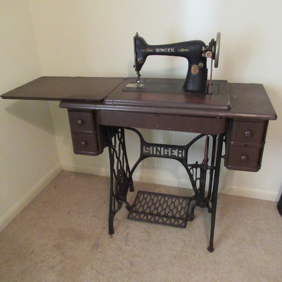 Singer Treadle circa 1928 Sewing Machine #AC019982