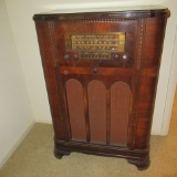 Vintage RCA Victor Tenna - Vane 3 Band Floor Radio