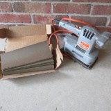 Black & Decker Finishing Sander 110 Volt with Box of Fine Sandpaper