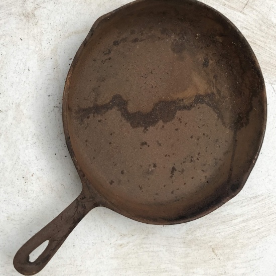 Vintage 10-1/2” Cast Iron Pan