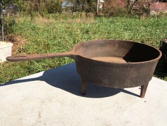 Vintage 12” Footed Campfire Frying Pan