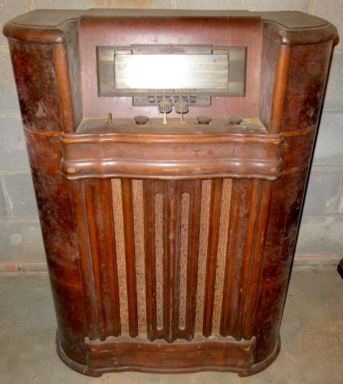 Vintage RCA Victrola Floor Radio - 3 Band