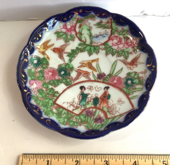 Small Porcelain Oriental Dish with Gilt Accent