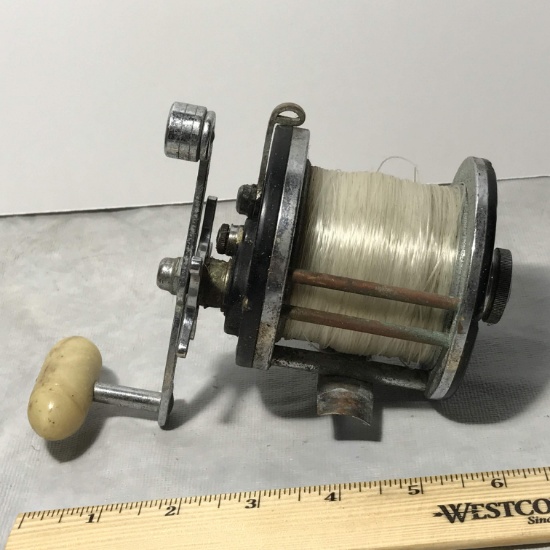 Vintage Pflueger 2048 Sea-Vue Fishing Reel