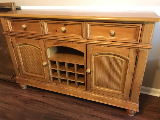 3 Drawer Broyhill Buffet with Lower Cabinets & Shelves