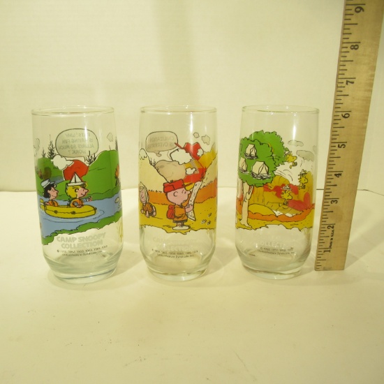 Peanuts Charles Schulz United Features Syndicate Camp Snoopy Collector Glasses