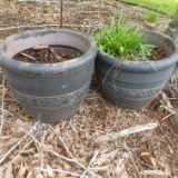 Set of 2 Plastic Planter Pots