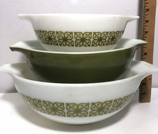 Set of 3 Pyrex Cinderella Nesting Bowls with Square Flowers Pattern