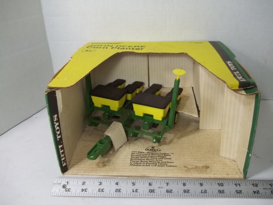 ERTL 1/16 Scale Die Cast John Deere Corn Planter