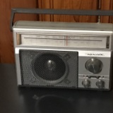 Vintage Realistic Radio Model 12-625