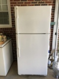 GE Refrigerator Model GTS18KBPWRWW - Works