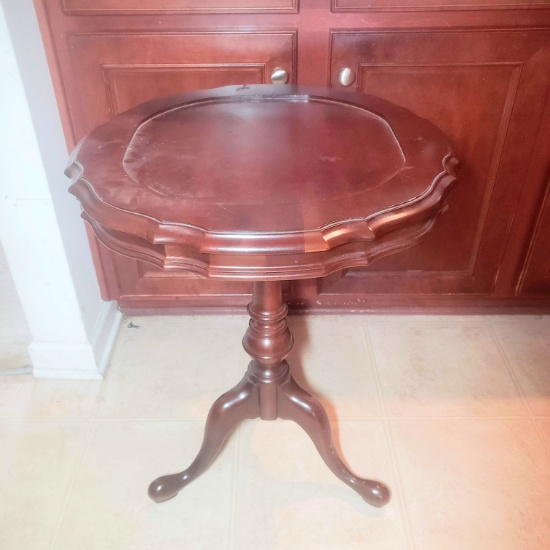 Vintage Round Thomasville Furniture Cherry Cordial Table