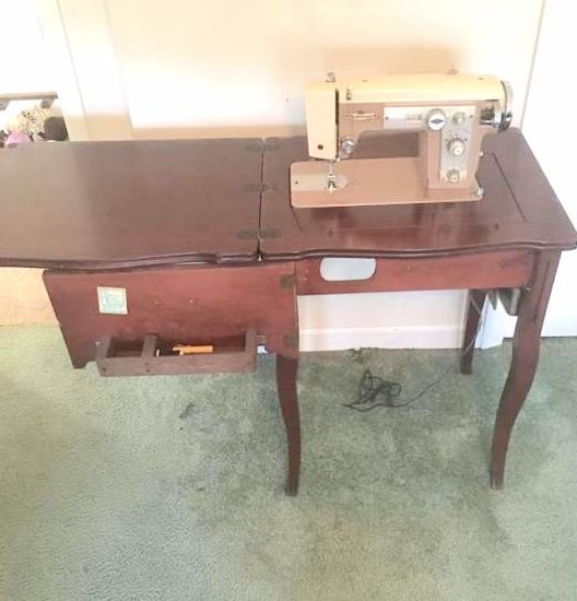 Stradivaro Sewing Machine Table