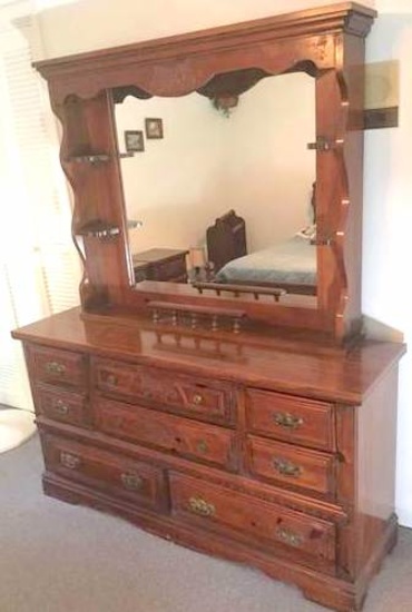 8 Drawer Dresser with Mirror Hutch