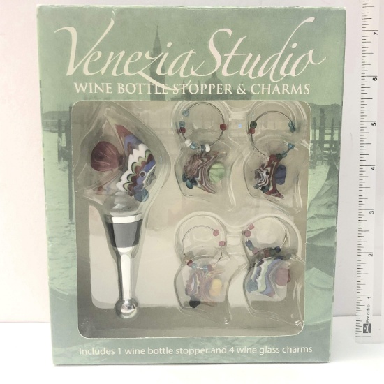 Venezia Studio Handmade Glass Fish Wine Stopper with 4 Handmade Glass Charms All Different