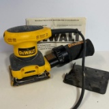 DeWalt 1/4 Sheet Palm Sander with Accessories in Hard Case - Works