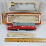 Burlington 5628 GP 20 Diesel Train Locomotive by TYCO Detailed HO Scale