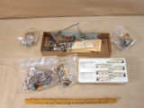 Tyco Train Crossing Light Kit & Scenery Signage HO Scale