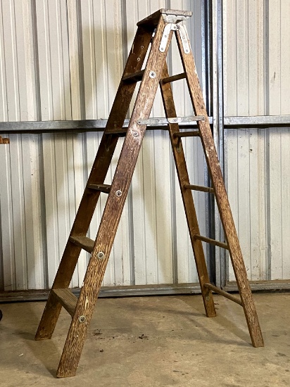 6 ft Wooden Ladder