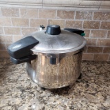 Wolfgang Puck Bistro Collection Pressure Cooker
