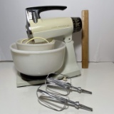 Retro Sunbeam Mixmaster Mixer with 2 Milk Glass Bowls & Beaters - Works