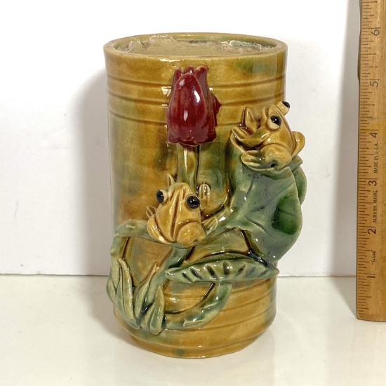 Adorable Pottery Vase with Rose & Frogs