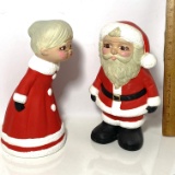 Adorable 2 pc Ceramic Smooching Santa & Mrs. Claus
