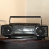 Portable CD/Radio/Dual Cassette Player Model AC2505 - Works