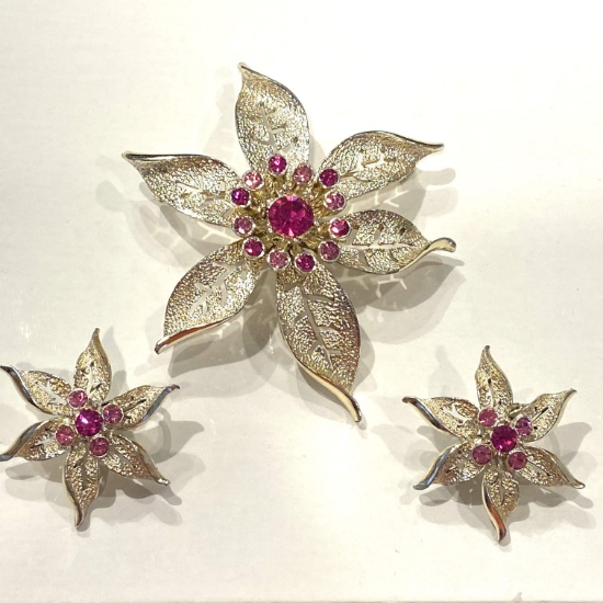 Pretty Gold Tone Brooch with Matching Clip-on Earrings