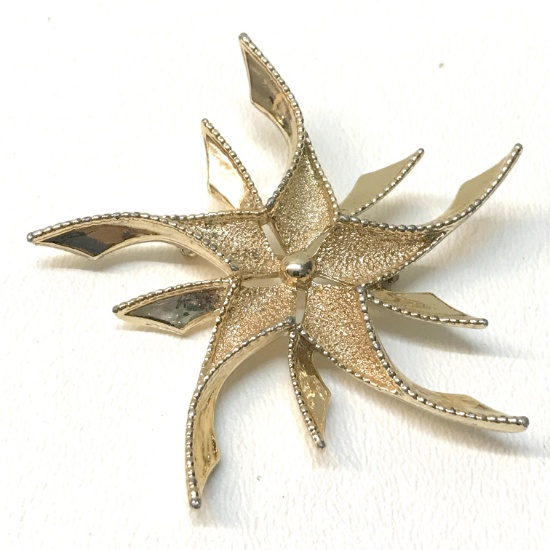 Gold Tone Spiral Star Brooch