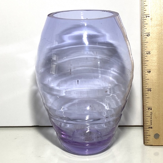 Pretty Purple Ribbed Glass Vase
