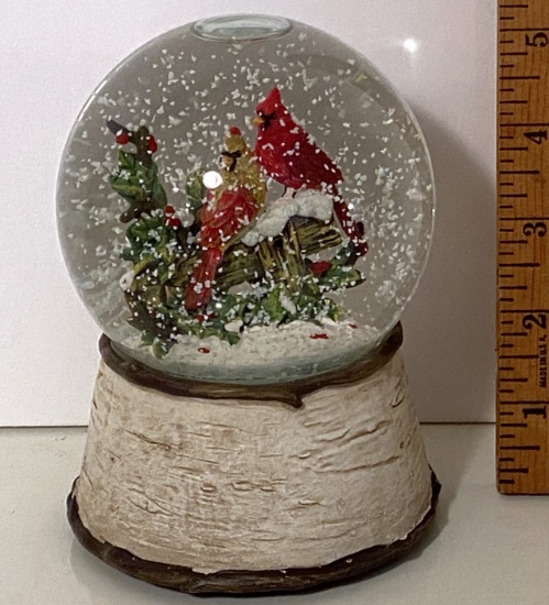 Christmas Cardinal Glass Snow Globe