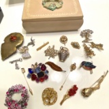 Lot of Vintage Pins & Brooches