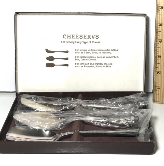 Cheeservs Silver Plated Utensil Set in Box